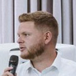 Portrait von Christoph Retter, Produktmanager bei CERATIZIT, im Gespräch darüber, wie sich Vertriebsmitarbeiter auf wertvolle Anfragen konzentrieren können.